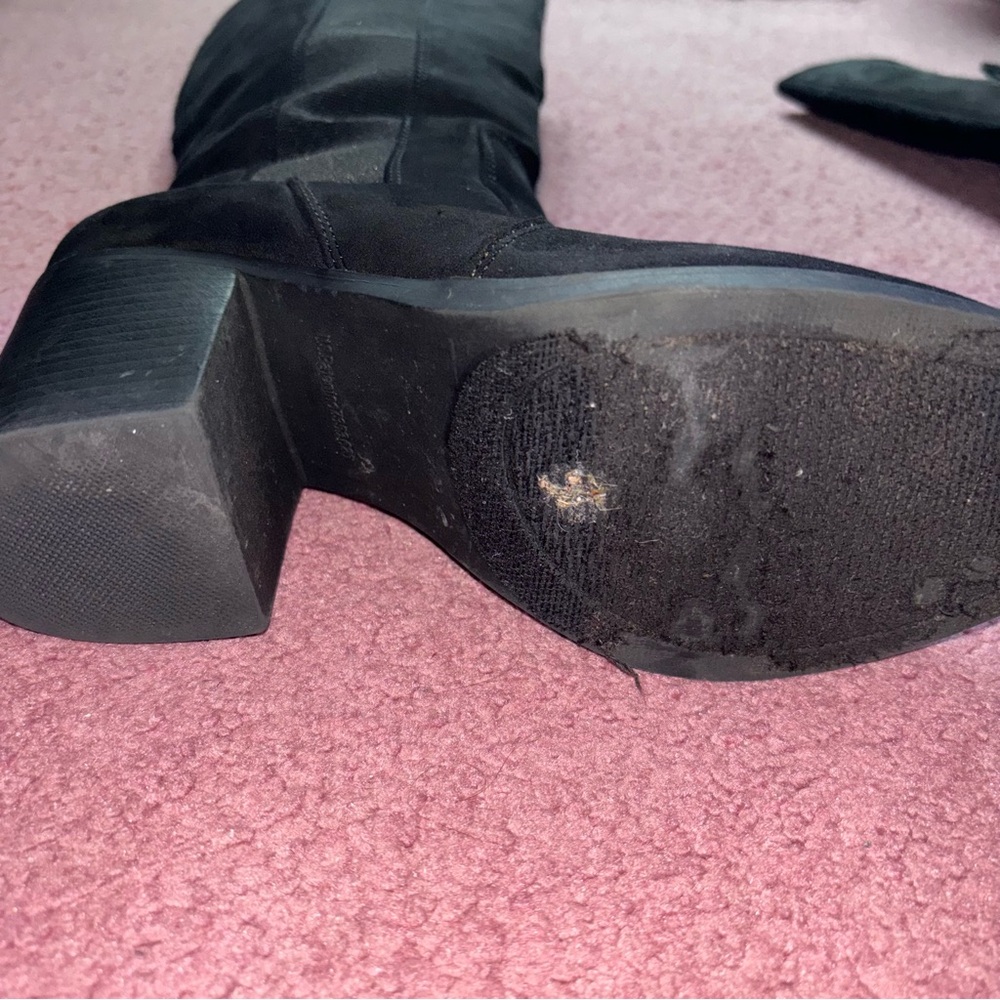 Women's Black Knee-High Block Heel Boots - Picture 8 of 16